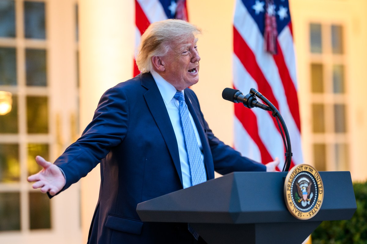 El presidente Donald J. Trump ofreció una cena en el Jardín de las Rosas para cazadores y pescadores estadounidenses, al tiempo que anunció nuevas órdenes ejecutivas, el jueves 17 de septiembre de 2026. (Fotografía oficial de la Casa Blanca por Joyce N. Boghosian)