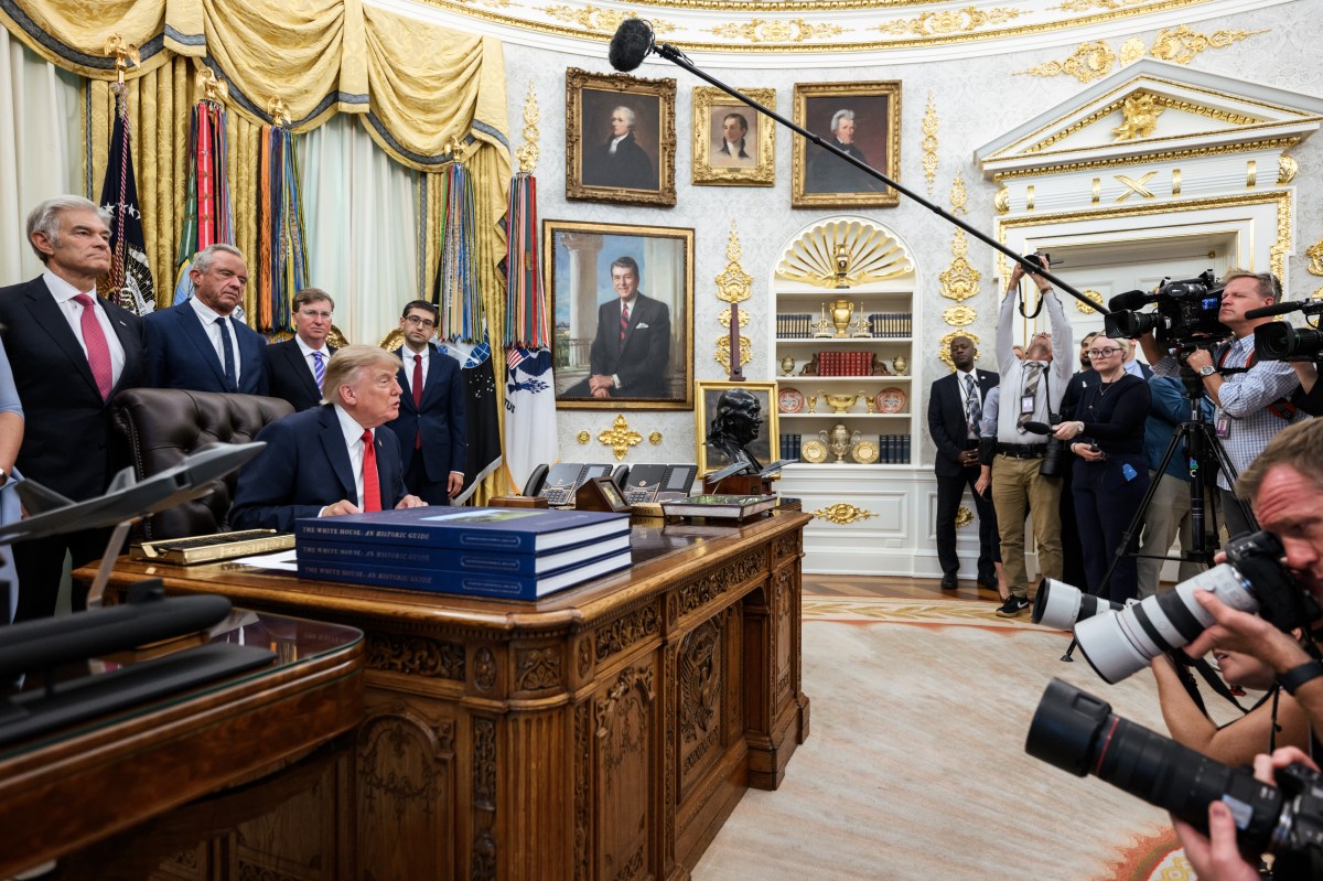 President Donald J. Trump makes an announcement on Most Favored Nation Pricing for State Medicaid Programs in the Oval Office, Friday, September 18, 2026. (Official White House Photo by Joyce N. Boghosian)