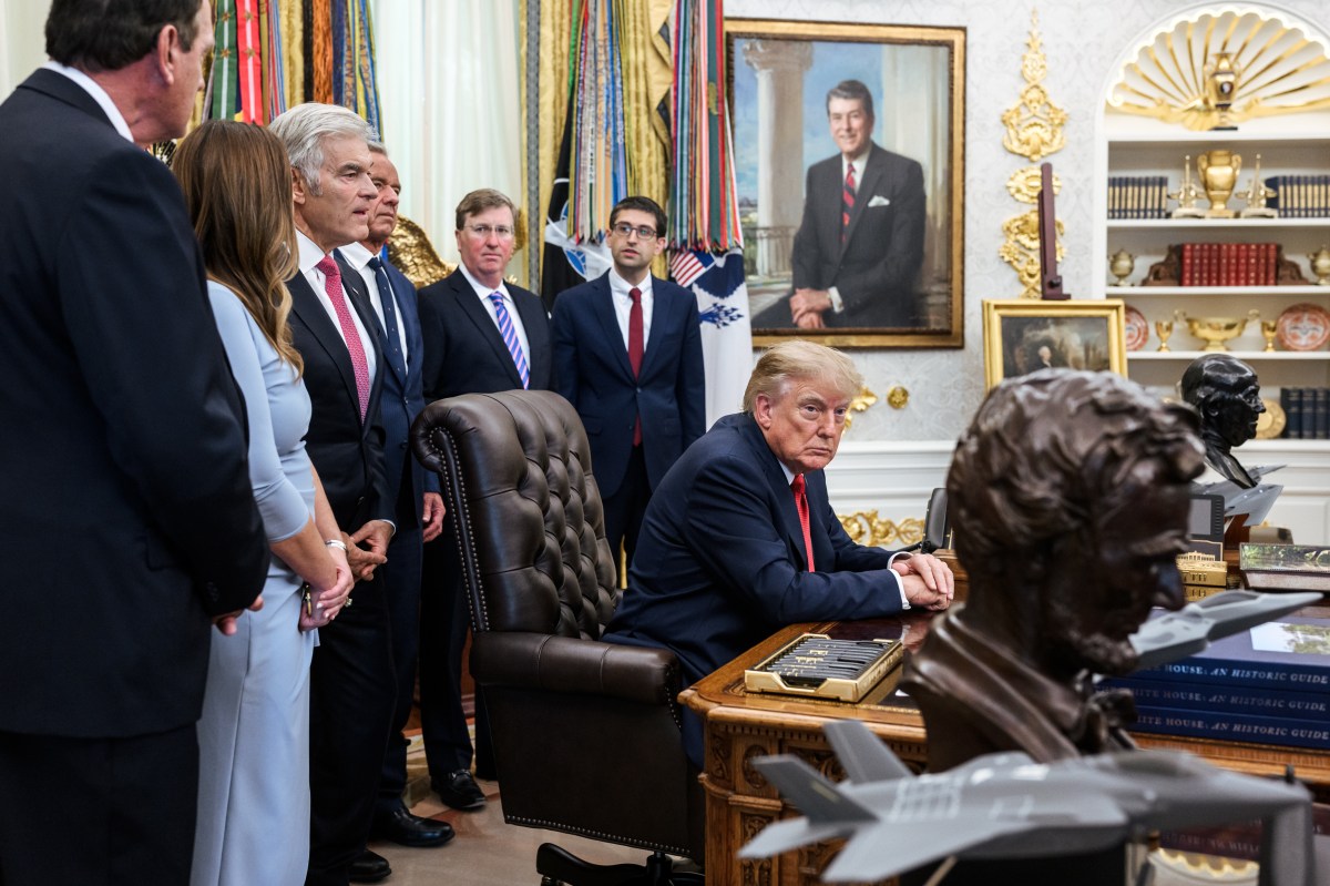President Donald J. Trump makes an announcement on Most Favored Nation Pricing for State Medicaid Programs in the Oval Office, Friday, September 18, 2026. (Official White House Photo by Joyce N. Boghosian)