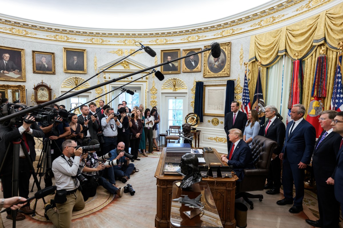 President Donald J. Trump makes an announcement on Most Favored Nation Pricing for State Medicaid Programs in the Oval Office, Friday, September 18, 2026. (Official White House Photo by Joyce N. Boghosian)