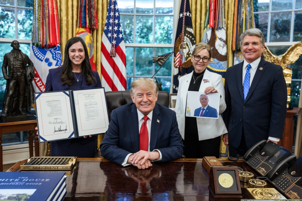 President Donald J. Trump signs a bill sanctioning Russia - the Lindsey O. Graham Sanctioning Russia and Iran Act - in the Oval Office, Friday, September 18, 2026. (Official White House Photo by Joyce N. Boghosian)