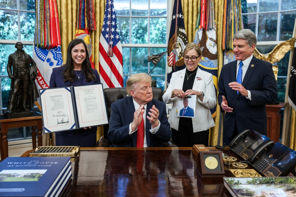 President Donald J. Trump signs a bill sanctioning Russia - the Lindsey O. Graham Sanctioning Russia and Iran Act - in the Oval Office, Friday, September 18, 2026. (Official White House Photo by Joyce N. Boghosian)
