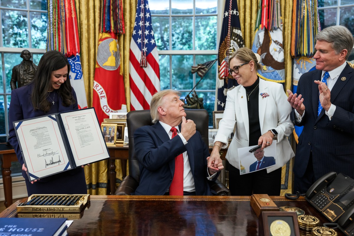 President Donald J. Trump signs a bill sanctioning Russia - the Lindsey O. Graham Sanctioning Russia and Iran Act - in the Oval Office, Friday, September 18, 2026. (Official White House Photo by Joyce N. Boghosian)