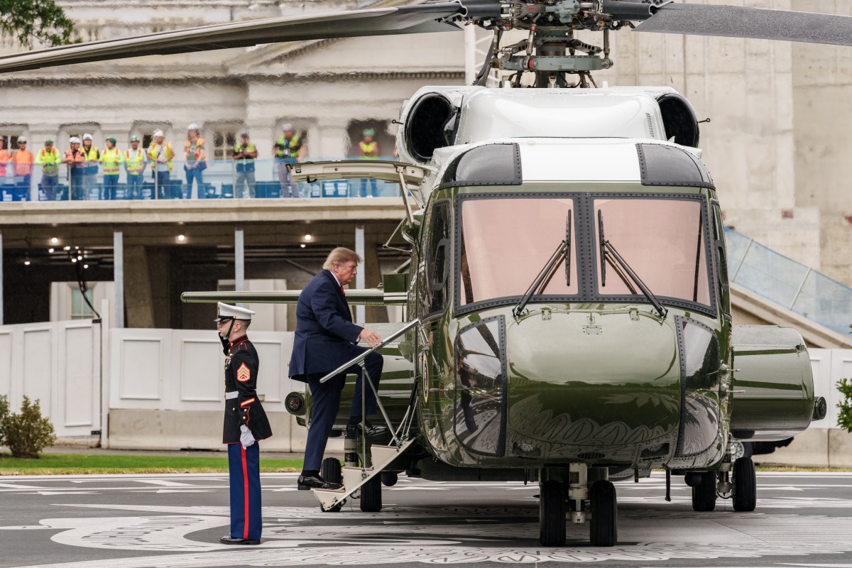 President Donald J. Trump boards Marine One on the South Lawn of the White House en route Joint Base Andrews, Monday, September 21, 2026, for a trip to New York. (Official White House Photo by Abe McNatt)