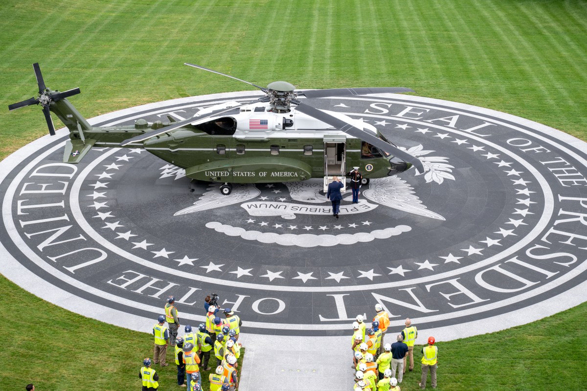 President Donald J. Trump boards Marine One on the South Lawn of the White House en route Joint Base Andrews, Monday, September 21, 2026, for a trip to New York. (Official White House Photo by Molly Riley)