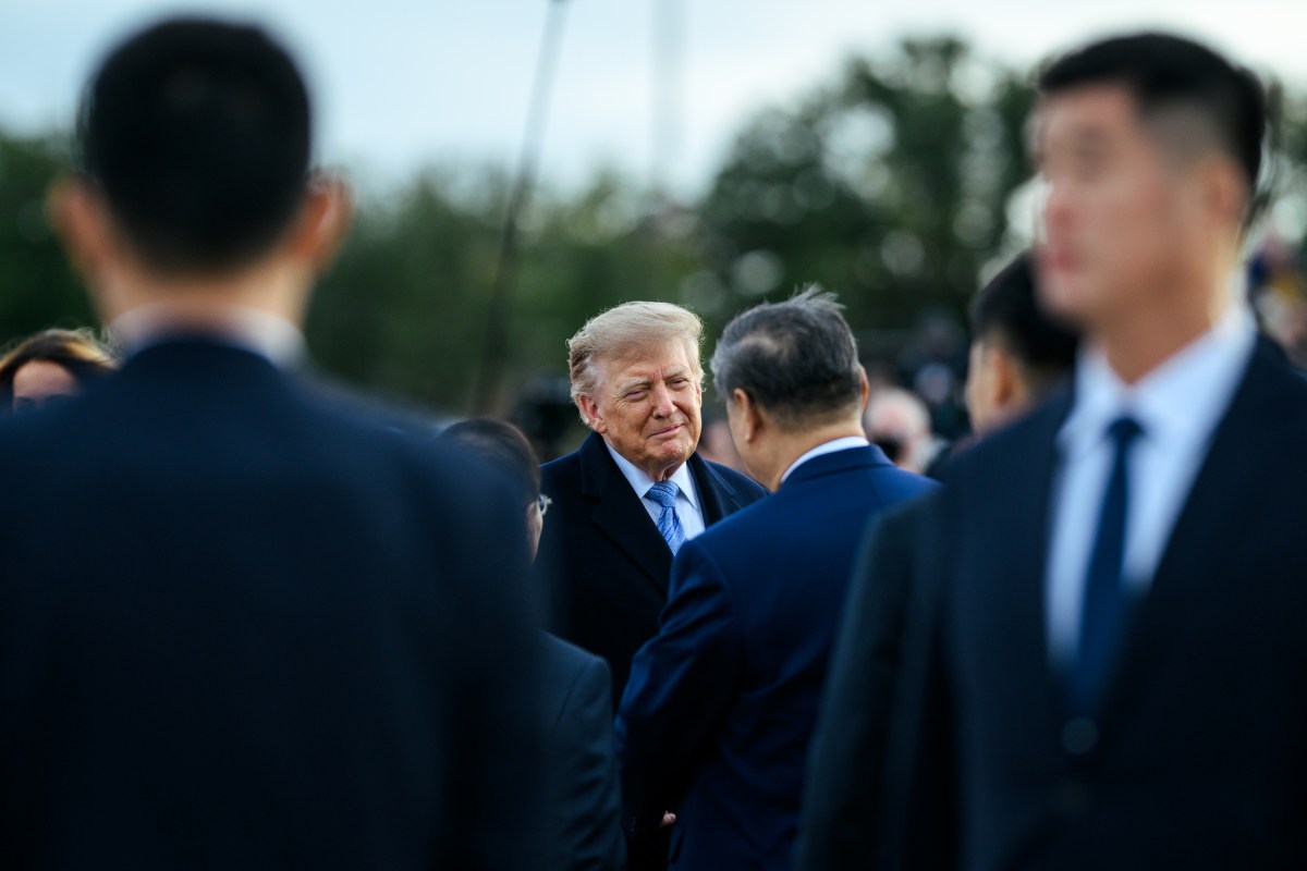 President Donald J. Trump and First Lady Melania Trump participate in a welcome ceremony for President Xi Jinping of China and his wife Peng Liyuan as they arrive at Joint Base Andrews, Maryland for a state visit, Wednesday, September 23, 2026. (Official White House Photo by Daniel Torok)