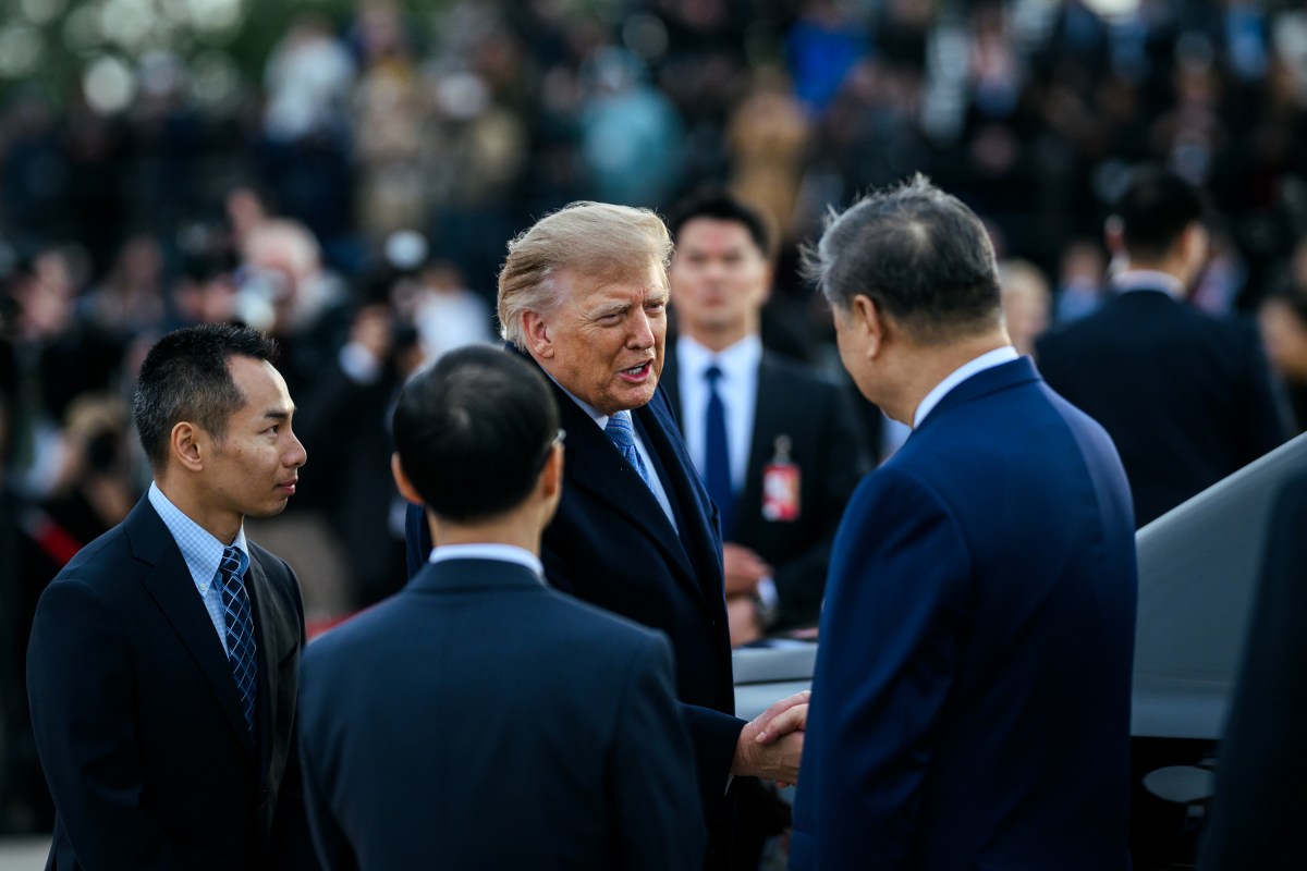 President Donald J. Trump and First Lady Melania Trump participate in a welcome ceremony for President Xi Jinping of China and his wife Peng Liyuan as they arrive at Joint Base Andrews, Maryland for a state visit, Wednesday, September 23, 2026. (Official White House Photo by Daniel Torok)