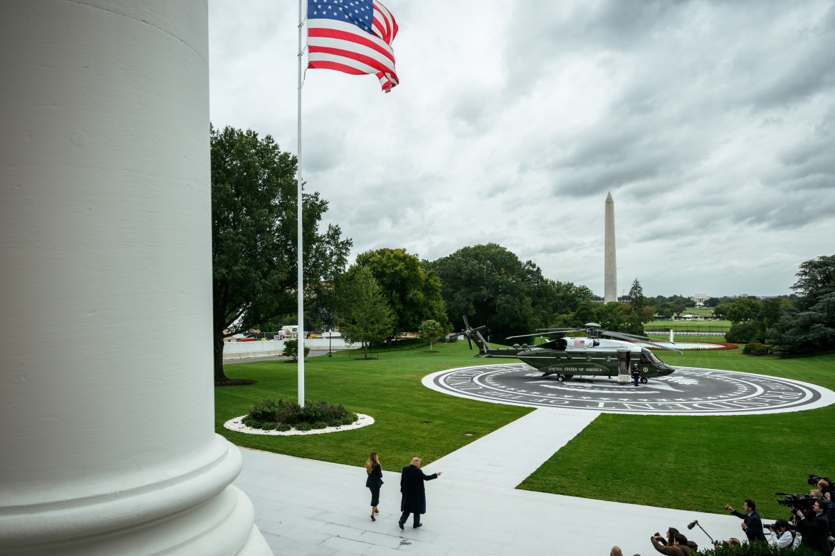 President Donald J. Trump and First Lady Melania Trump board Marine One on the South Lawn of the White House, Wednesday, September 23, 2026, en route Joint Base Andrews to greet President Xi Jinping of China and his wife Peng Liyuan. (Official White House Photo by Joyce N. Boghosian)