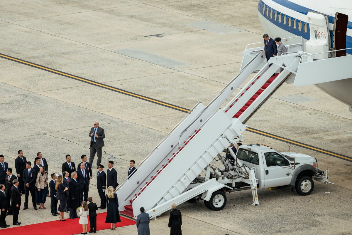 President Donald J. Trump and First Lady Melania Trump participate in a welcome ceremony for President Xi Jinping of China and his wife Peng Liyuan as they arrive at Joint Base Andrews, Maryland for a state visit, Wednesday, September 23, 2026. (Official White House Photo by Molly Riley)