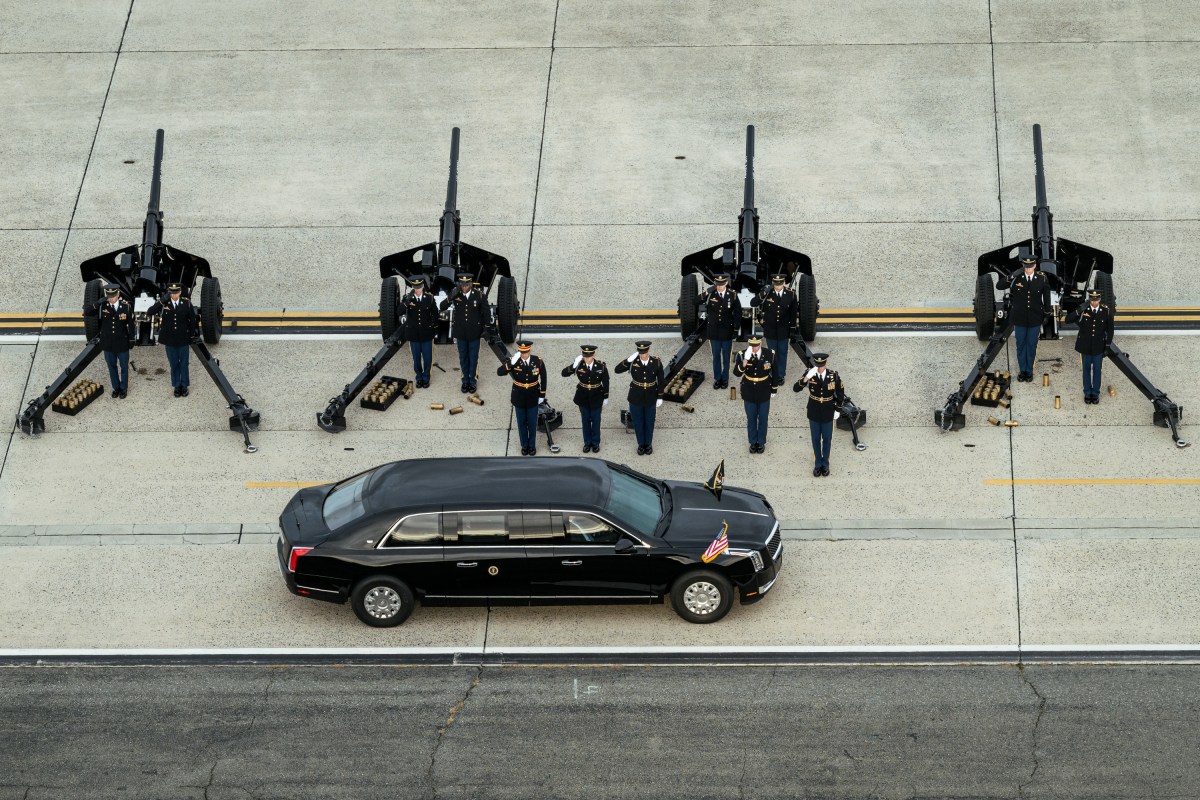 President Donald J. Trump and First Lady Melania Trump participate in a welcome ceremony for President Xi Jinping of China and his wife Peng Liyuan as they arrive at Joint Base Andrews, Maryland for a state visit, Wednesday, September 23, 2026. (Official White House Photo by Molly Riley)