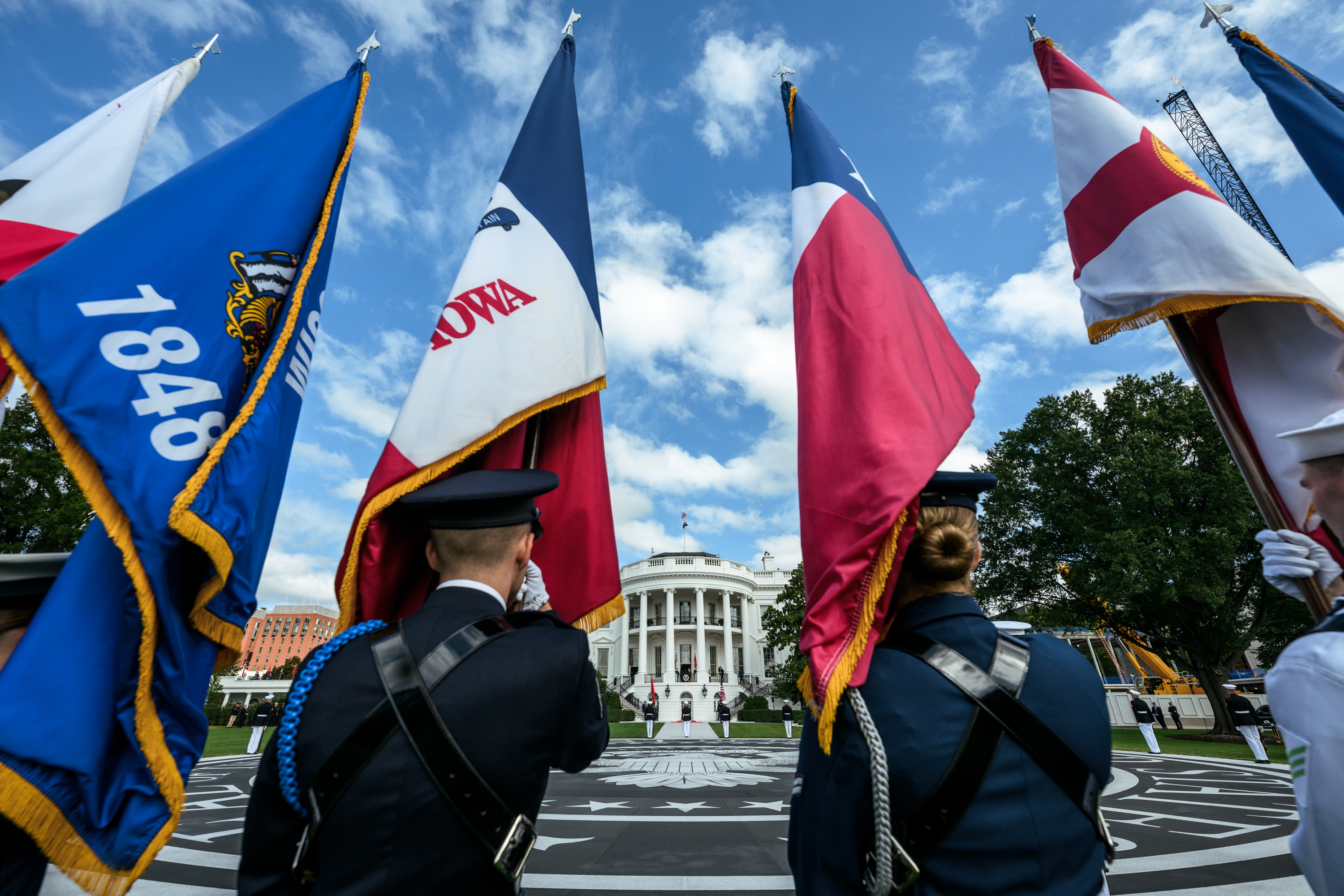 President Donald J. Trump, First Lady Melania Trump, President Xi Jinping of China and First Lady Peng Liyuan pose for a photo on the Blue Room Balcony during a State Arrival ceremony on the South Lawn, Thursday, September 24, 2026. (Official White House Photo by Joyce N. Boghosian)