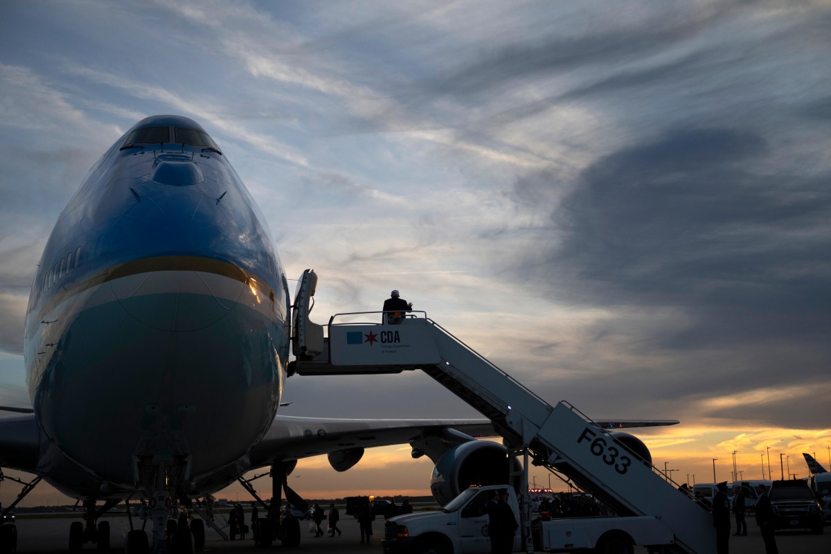 President Donald J. Trump boards Air Force One on Sunday, September 27, 2026, at Chicago International Airport in Chicago, Illinois. (Official White House photo by Joyce N. Boghosian)