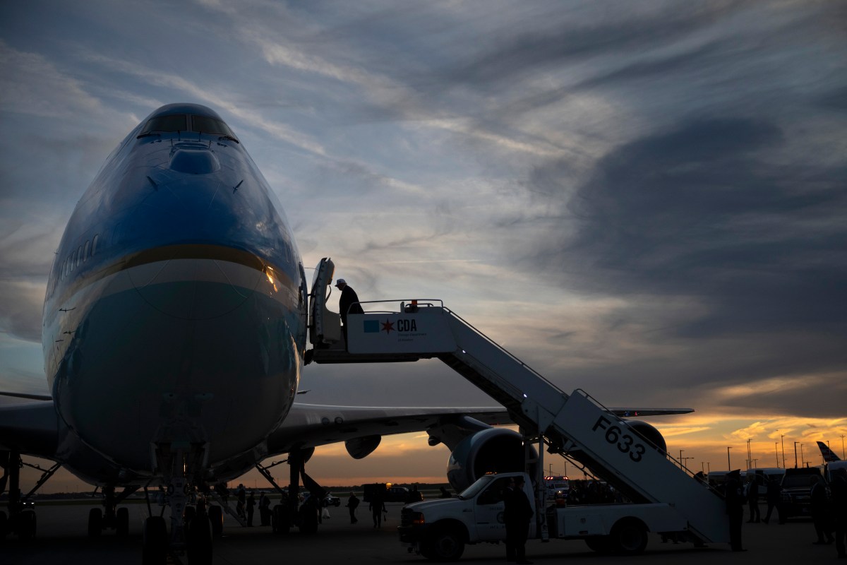 President Donald J. Trump boards Air Force One on Sunday, September 27, 2026, at Chicago International Airport in Chicago, Illinois. (Official White House photo by Joyce N. Boghosian)