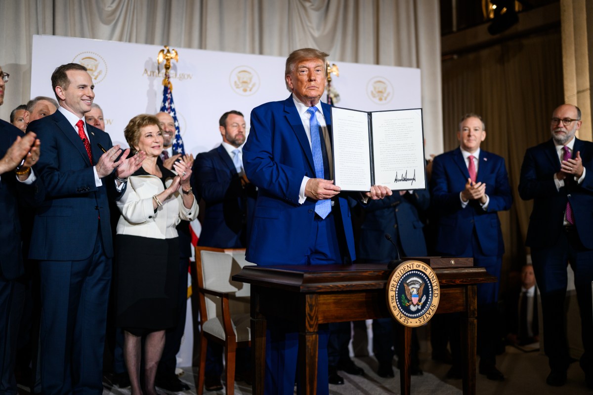 President Donald J. Trump signs an Executive Order on launching America.gov at the Andrew W. Mellon Auditorium in Washington, D.C., Tuesday, September 29, 2026. (Official White House Photo by Daniel Torok)