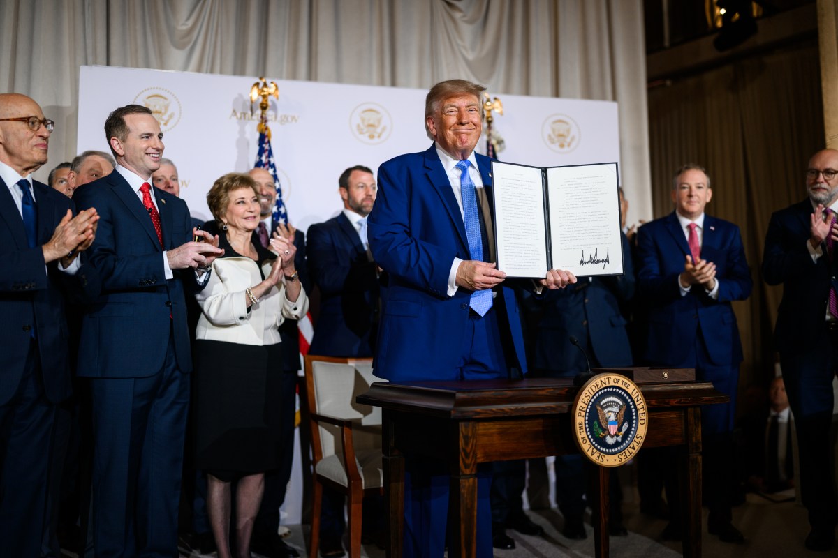 President Donald J. Trump signs an Executive Order on launching America.gov at the Andrew W. Mellon Auditorium in Washington, D.C., Tuesday, September 29, 2026. (Official White House Photo by Daniel Torok)