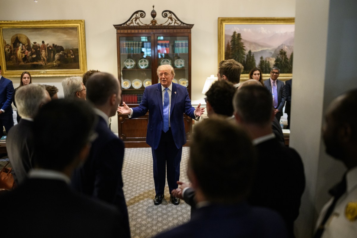 President Donald J. Trump bids farewell to tech CEO’s in the West Wing Lobby, Tuesday, September 29, 2026, following a luncheon on Super Intelligence (AI). (Official White House Photo by Joyce Boghosian)