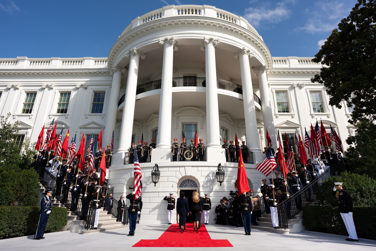 President Donald J. Trump and First Lady Melania Trump greet President Xi Jinping of China and First Lady Peng Liyuan at the South Portico during a State Arrival ceremony, Thursday, September 24, 2026. (Official White House Photo by Andrea Hanks)
