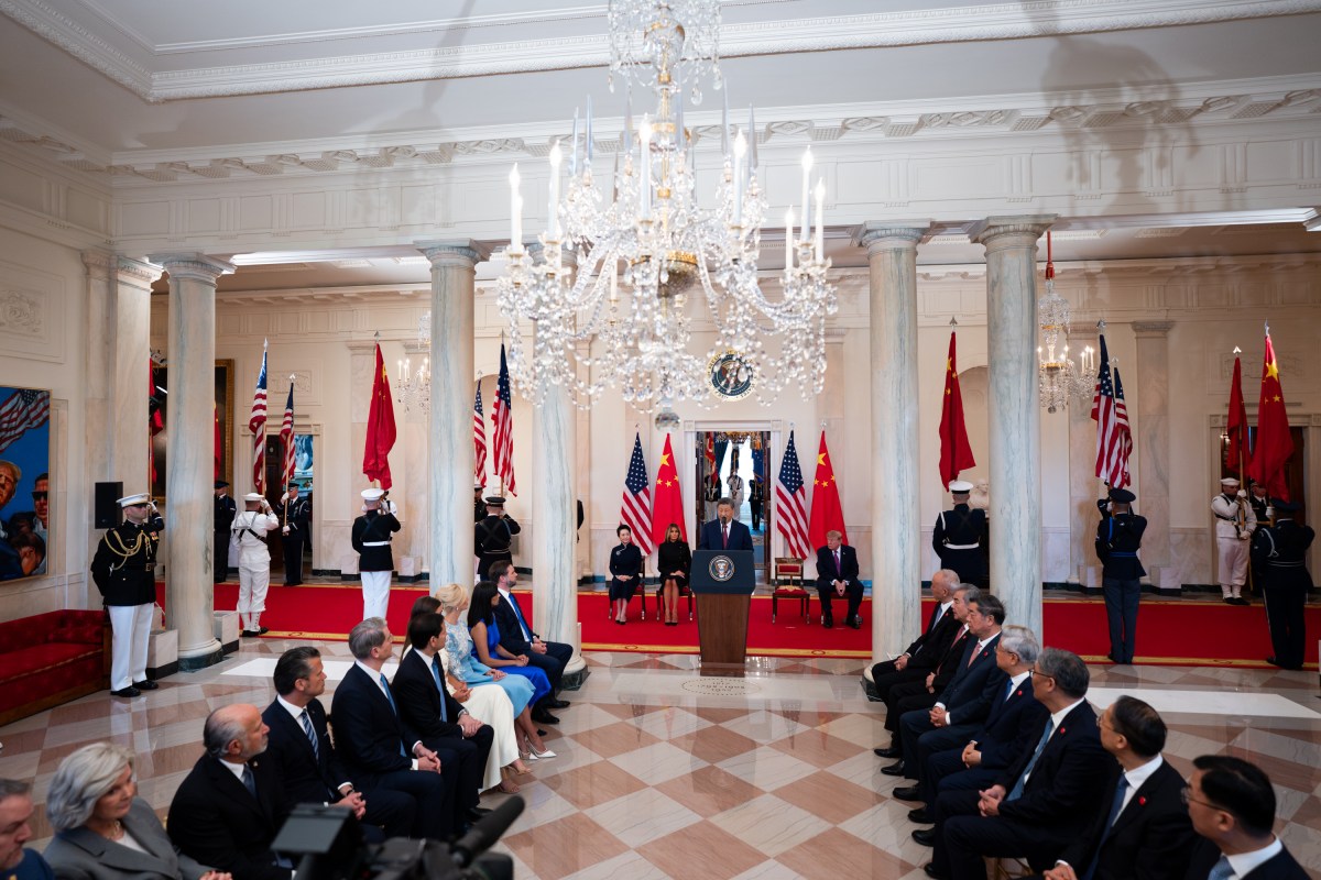 President Donald J. Trump and First Lady Melania Trump greet President Xi Jinping of China and First Lady Peng Liyuan at the South Portico during a State Arrival ceremony, Thursday, September 24, 2026. (Official White House Photo by Andrea Hanks)