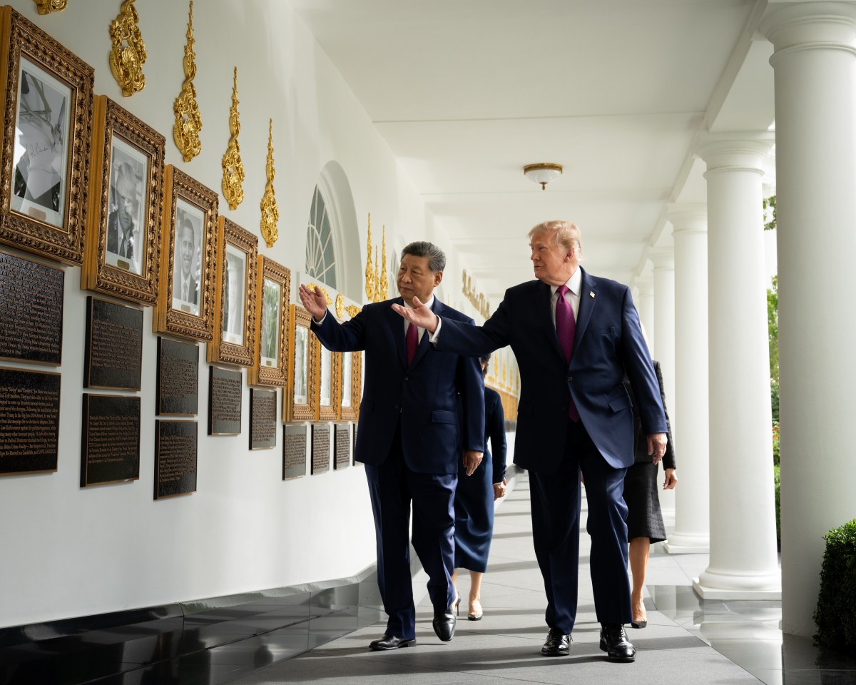 A military review and a performance by the Army Fife and Drum Corps take place in the White House Rose Garden during a State Arrival ceremony for President Xi Jinping of China and First Lady Peng Liyuan, Thursday, September 24, 2026. (Official White House Photo by Andrea Hanks)
