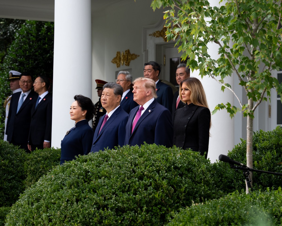 A military review and a performance by the Army Fife and Drum Corps take place in the White House Rose Garden during a State Arrival ceremony for President Xi Jinping of China and First Lady Peng Liyuan, Thursday, September 24, 2026. (Official White House Photo by Andrea Hanks)