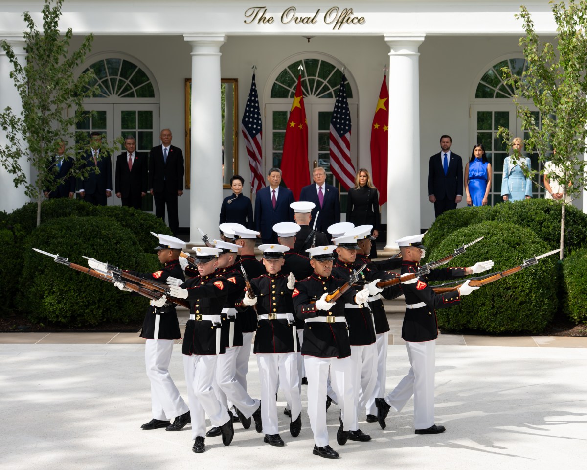 A military review and a performance by the Army Fife and Drum Corps take place in the White House Rose Garden during a State Arrival ceremony for President Xi Jinping of China and First Lady Peng Liyuan, Thursday, September 24, 2026. (Official White House Photo by Andrea Hanks)