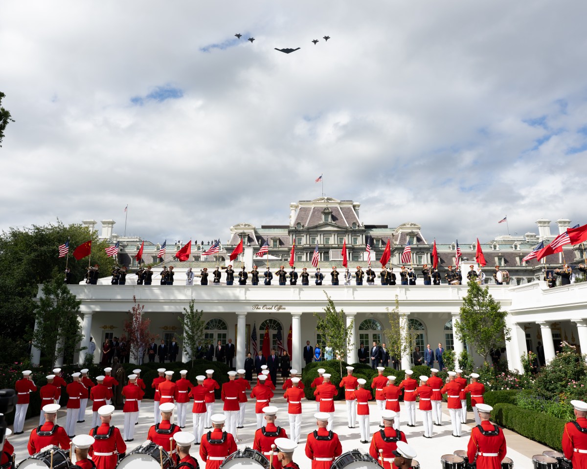A military review and a performance by the Army Fife and Drum Corps take place in the White House Rose Garden during a State Arrival ceremony for President Xi Jinping of China and First Lady Peng Liyuan, Thursday, September 24, 2026. (Official White House Photo by Andrea Hanks)