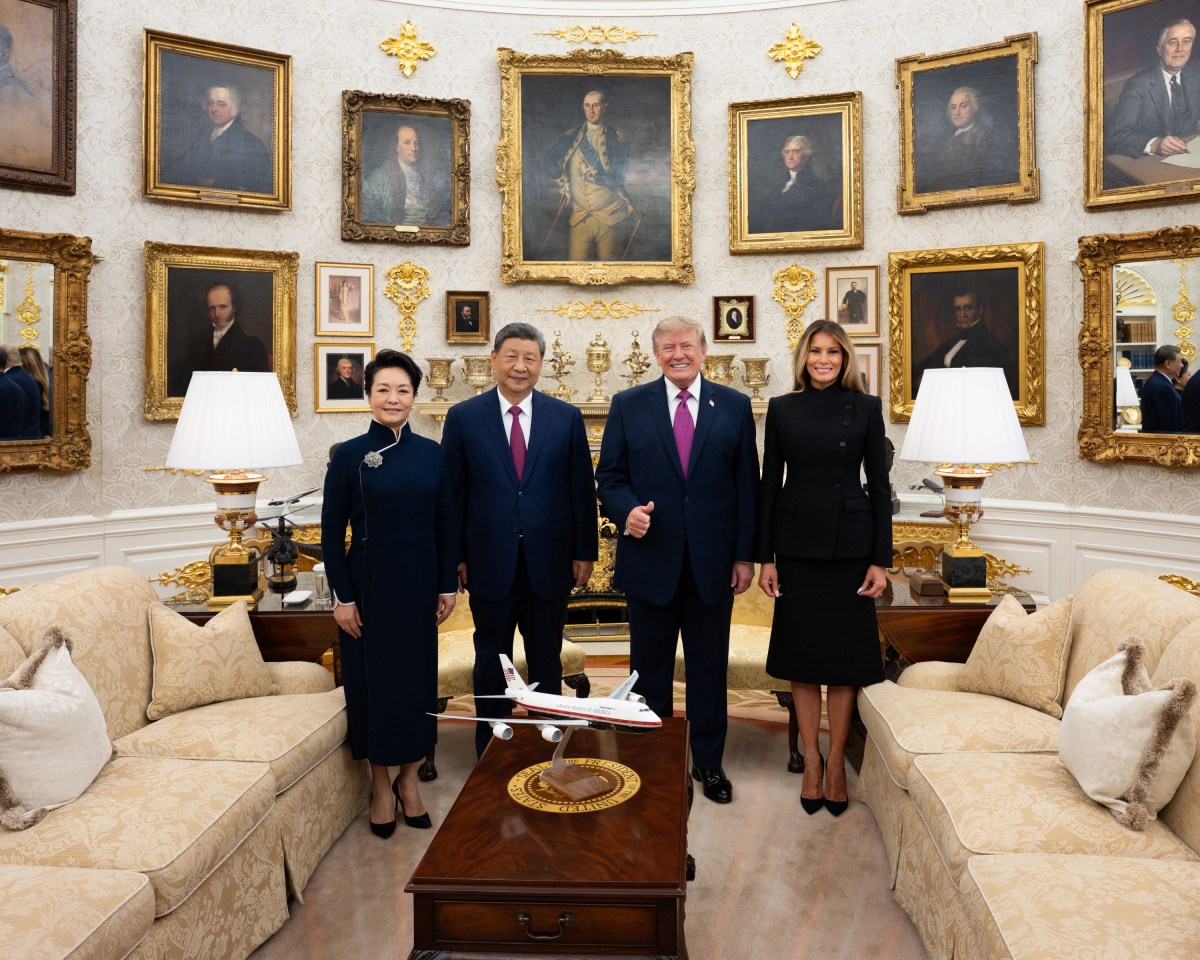 First Lady Melania Trump and First Lady Peng Liyuan tour the Smithsonian National Museum of Asian Art in Washington, D.C., Thursday, September 24, 2026. (Official White House Photo by Andrea Hanks)