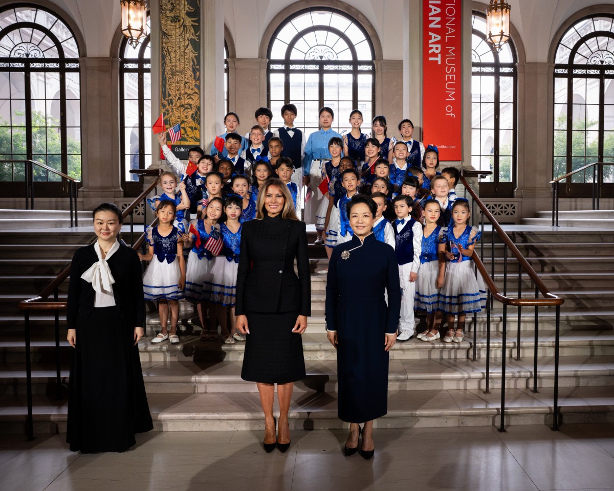 First Lady Melania Trump and First Lady Peng Liyuan tour the Smithsonian National Museum of Asian Art in Washington, D.C., Thursday, September 24, 2026. (Official White House Photo by Andrea Hanks)