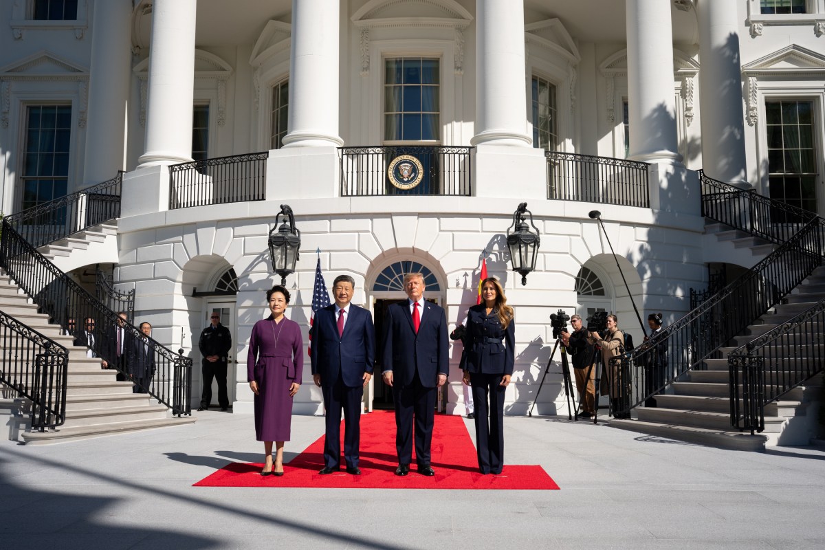 President Donald J. Trump and First Lady Melania Trump host Chinese President Xi Jinping and Madame Peng Liyuan for tea in the Red Room of the White House, Friday, September 25, 2026. (Official White House Photo by Andrea Hanks)