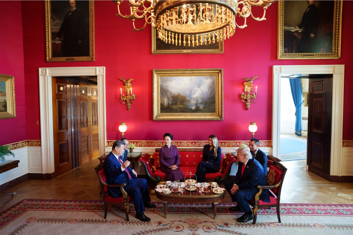 President Donald J. Trump and First Lady Melania Trump host Chinese President Xi Jinping and Madame Peng Liyuan for tea in the Red Room of the White House, Friday, September 25, 2026. (Official White House Photo by Andrea Hanks)