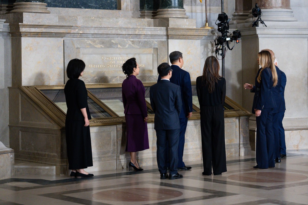 President Donald J. Trump and First Lady Melania Trump visit the National Archives with Chinese President Xi Jinping and Madame Peng Liyuan in Washington, D.C., Friday, September 25, 2026. (Official White House Photo by Andrea Hanks)