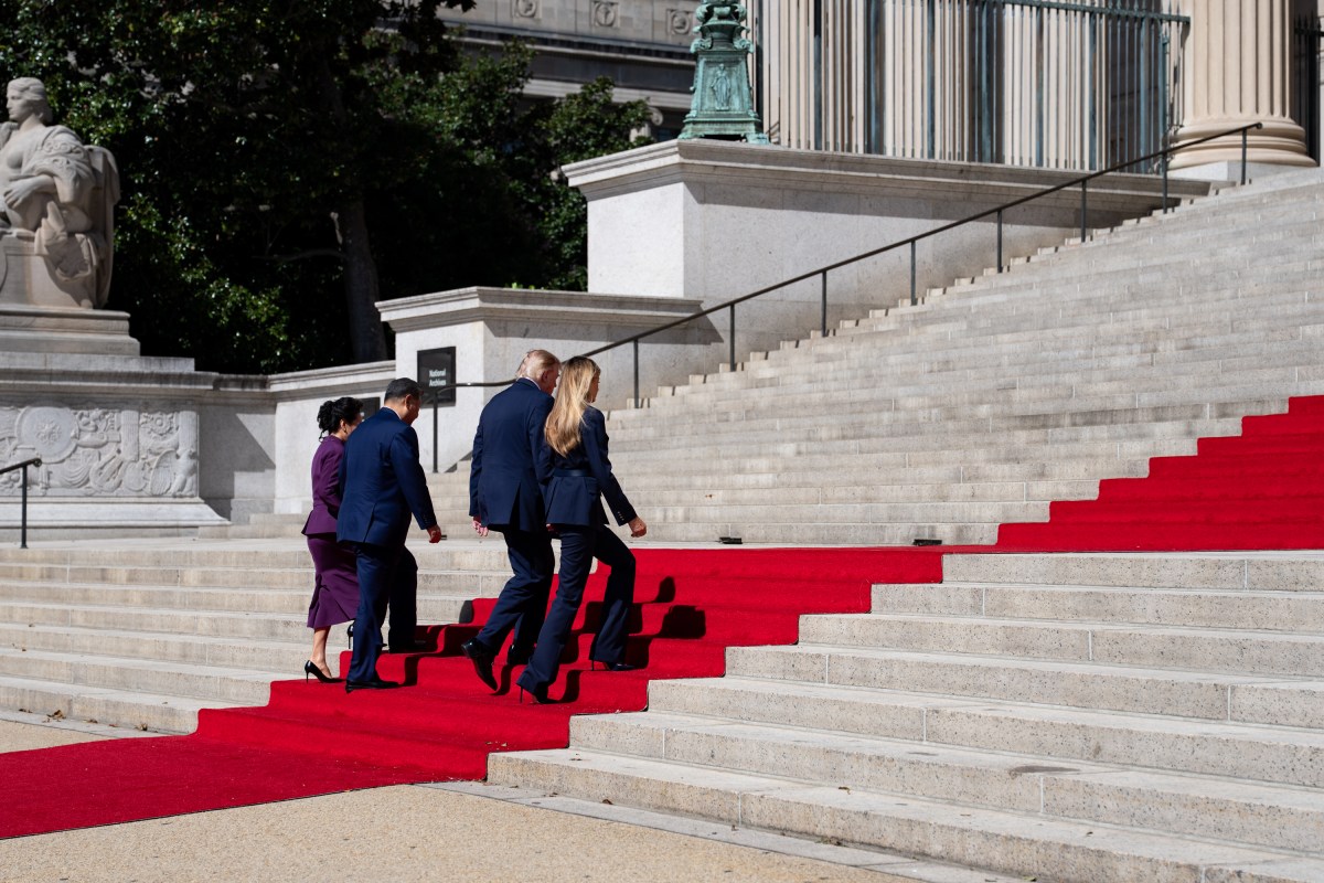 President Donald J. Trump and First Lady Melania Trump visit the National Archives with Chinese President Xi Jinping and Madame Peng Liyuan in Washington, D.C., Friday, September 25, 2026. (Official White House Photo by Cashen Turner)