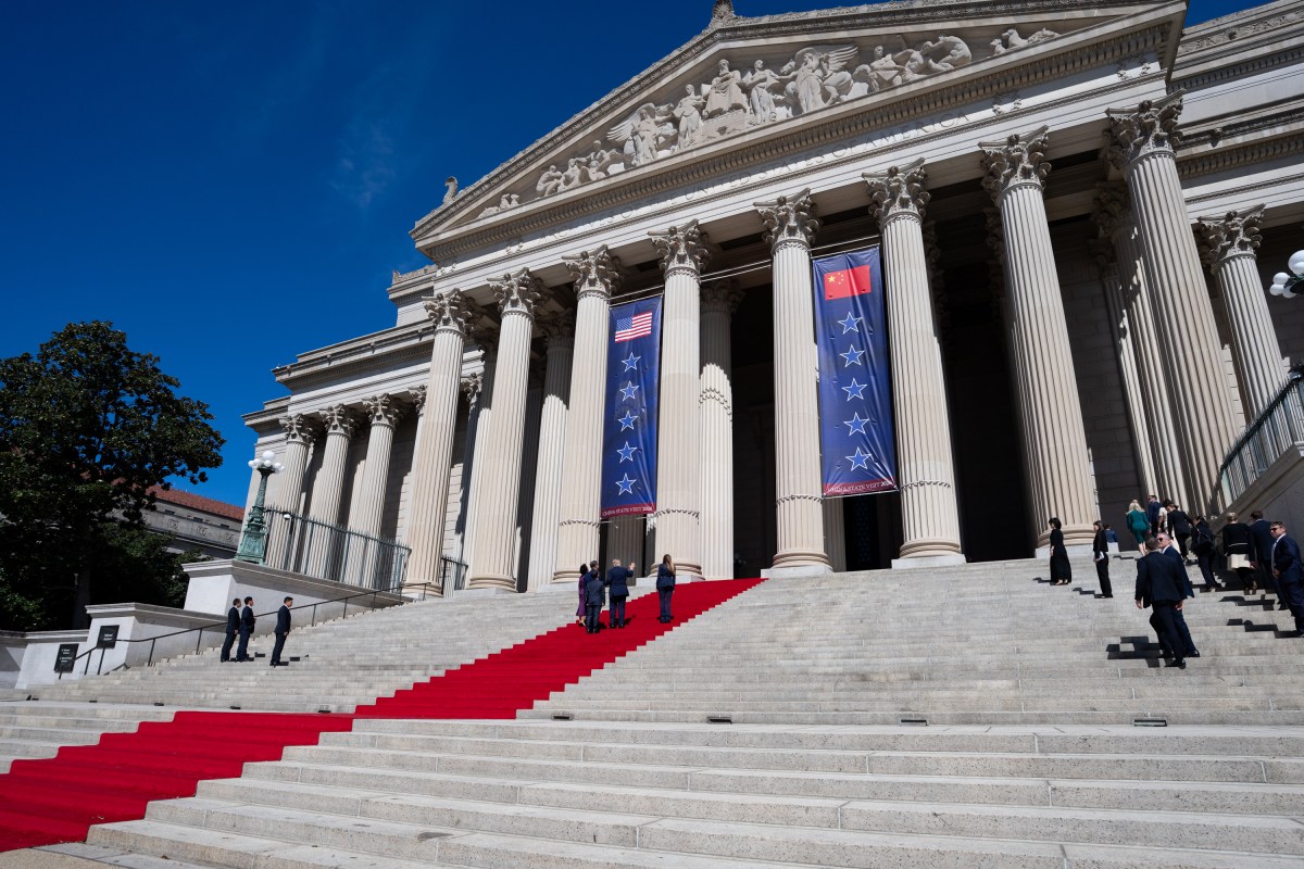 President Donald J. Trump and First Lady Melania Trump visit the National Archives with Chinese President Xi Jinping and Madame Peng Liyuan in Washington, D.C., Friday, September 25, 2026. (Official White House Photo by Cashen Turner)