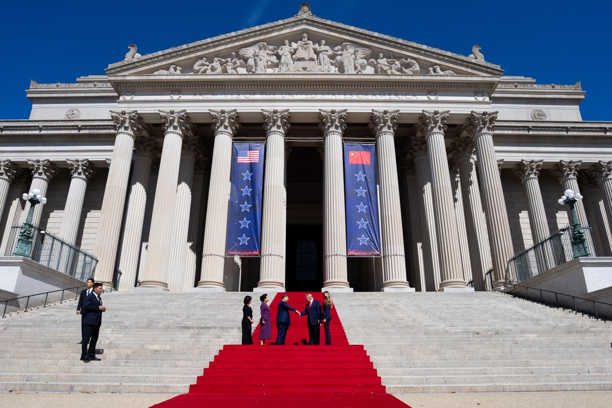 President Donald J. Trump and First Lady Melania Trump visit the National Archives with Chinese President Xi Jinping and Madame Peng Liyuan in Washington, D.C., Friday, September 25, 2026. (Official White House Photo by Cashen Turner)