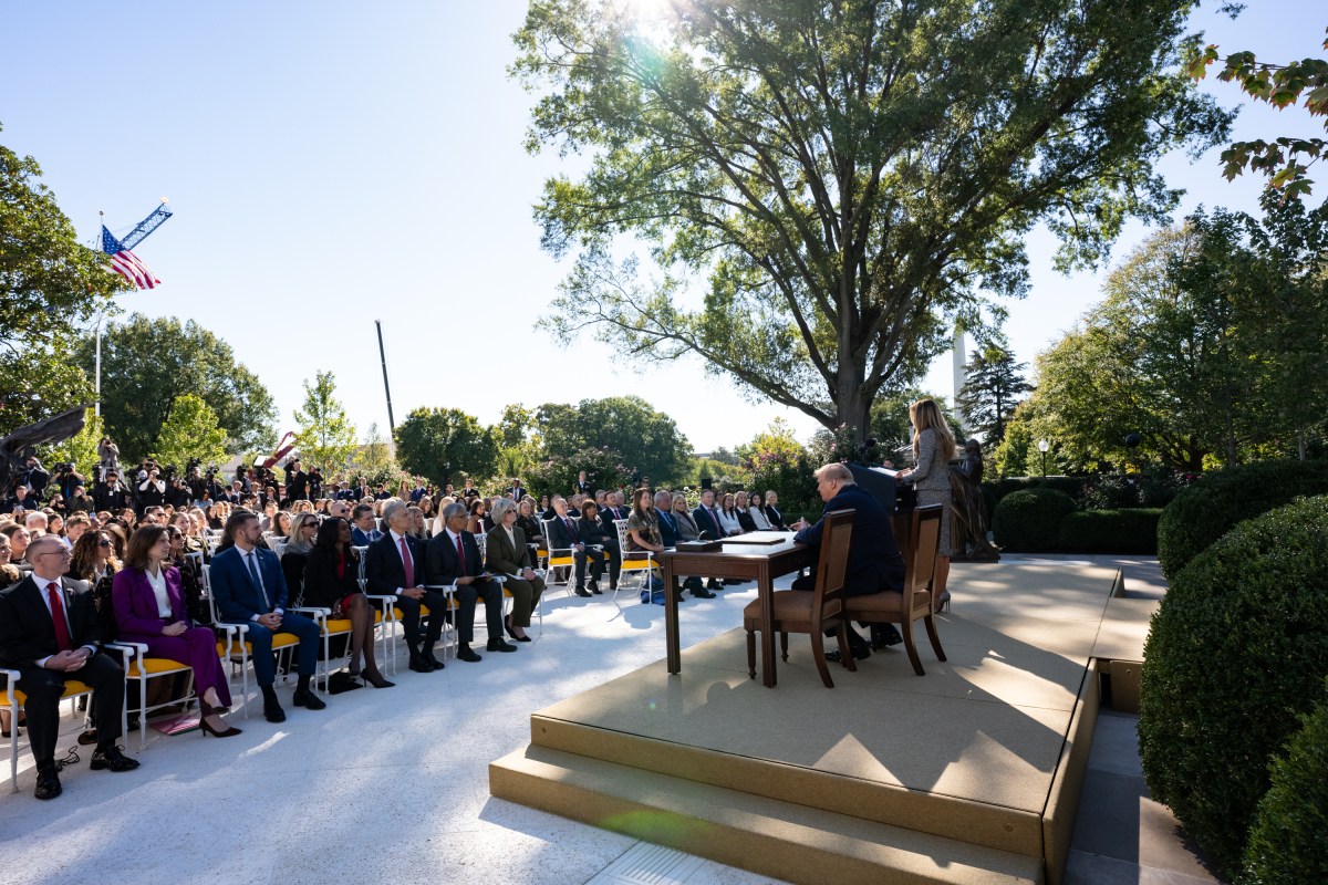 First Lady Melania Trump delivers remarks at an executive order signing on women’s health, Monday, October 19, 2026, in the White House Rose Garden. (Official White House Photo by Andrea Hanks)
