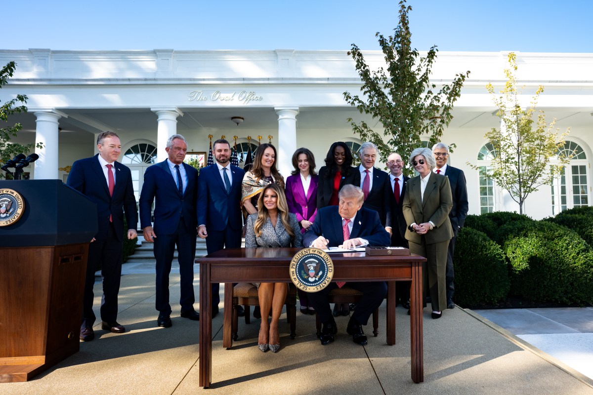 President Donald J. Trump and First Lady Melania Trump sign an executive order creating a new Women’s Health Division at the National Institutes of Health and a White House Women’s Health Task Force, Monday, October 19, 2026, in the White House Rose Garden. (Official White House Photo by Andrea Hanks)