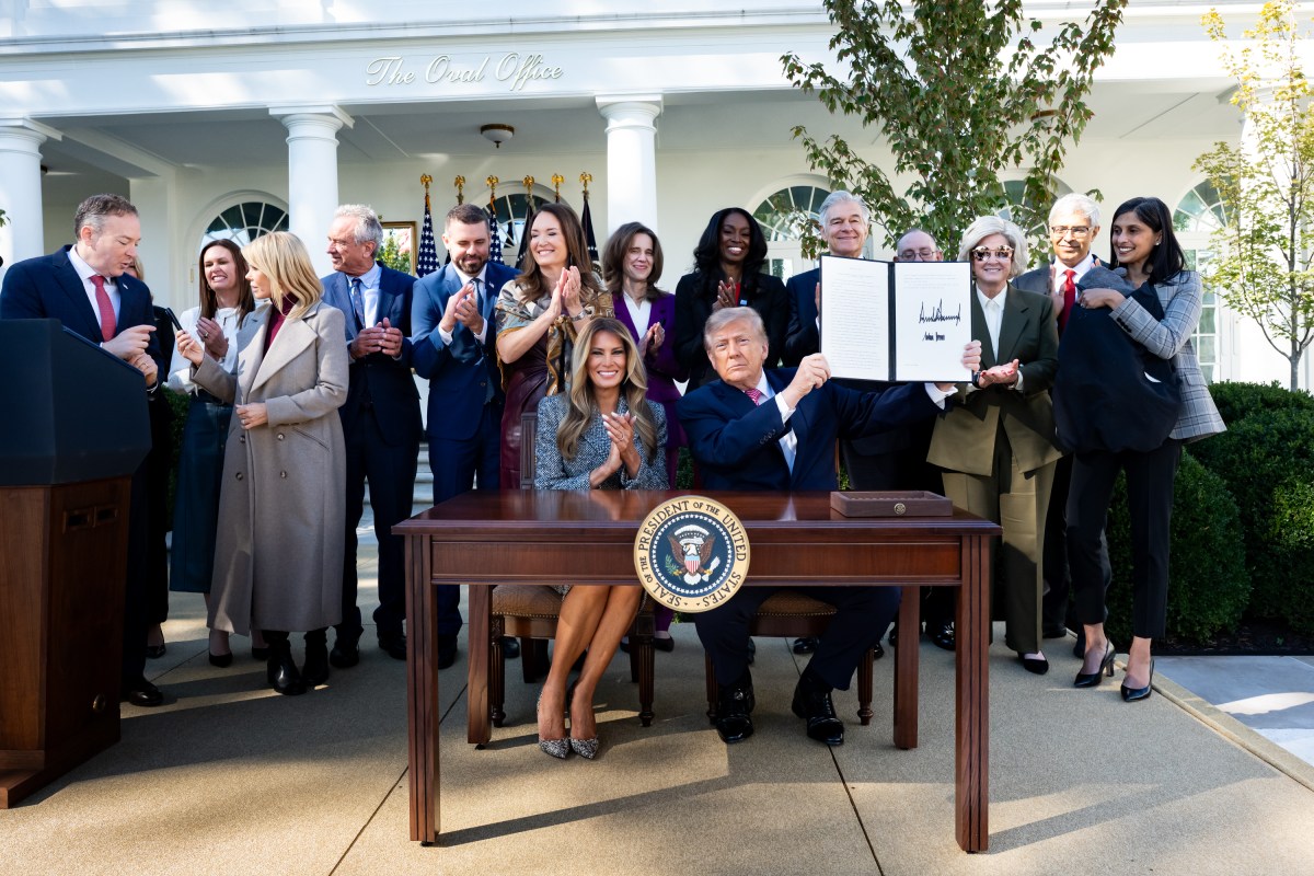 President Donald J. Trump and First Lady Melania Trump sign an executive order creating a new Women’s Health Division at the National Institutes of Health and a White House Women’s Health Task Force, Monday, October 19, 2026, in the White House Rose Garden. (Official White House Photo by Andrea Hanks)