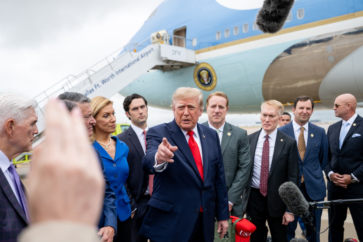President Donald J. Trump disembarks Air Force One with members of Congress and speaks to the press, at Dallas Fort Worth International Airport, Texas on Thursday, October 1, 2026. (Official White House Photo by Molly Riley)
