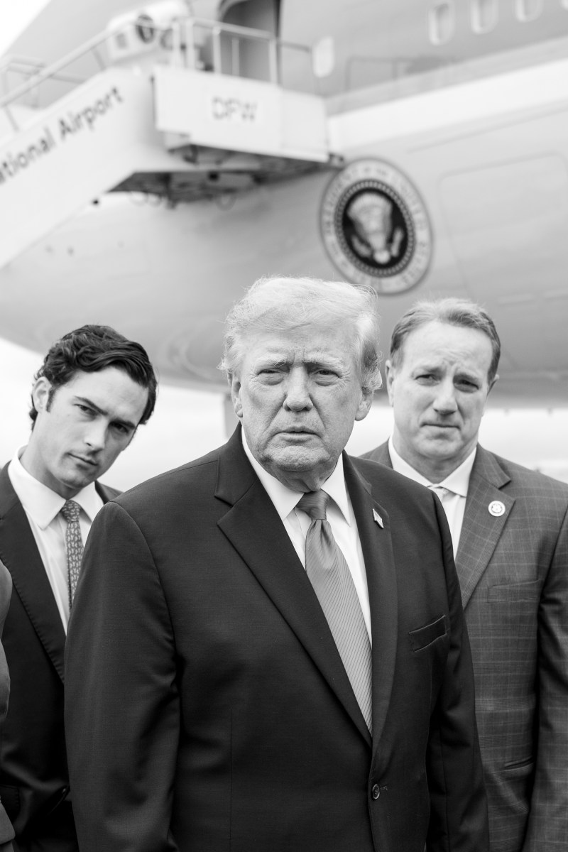 President Donald J. Trump disembarks Air Force One with members of Congress and speaks to the press, at Dallas Fort Worth International Airport, Texas on Thursday, October 1, 2026. (Official White House Photo by Molly Riley)