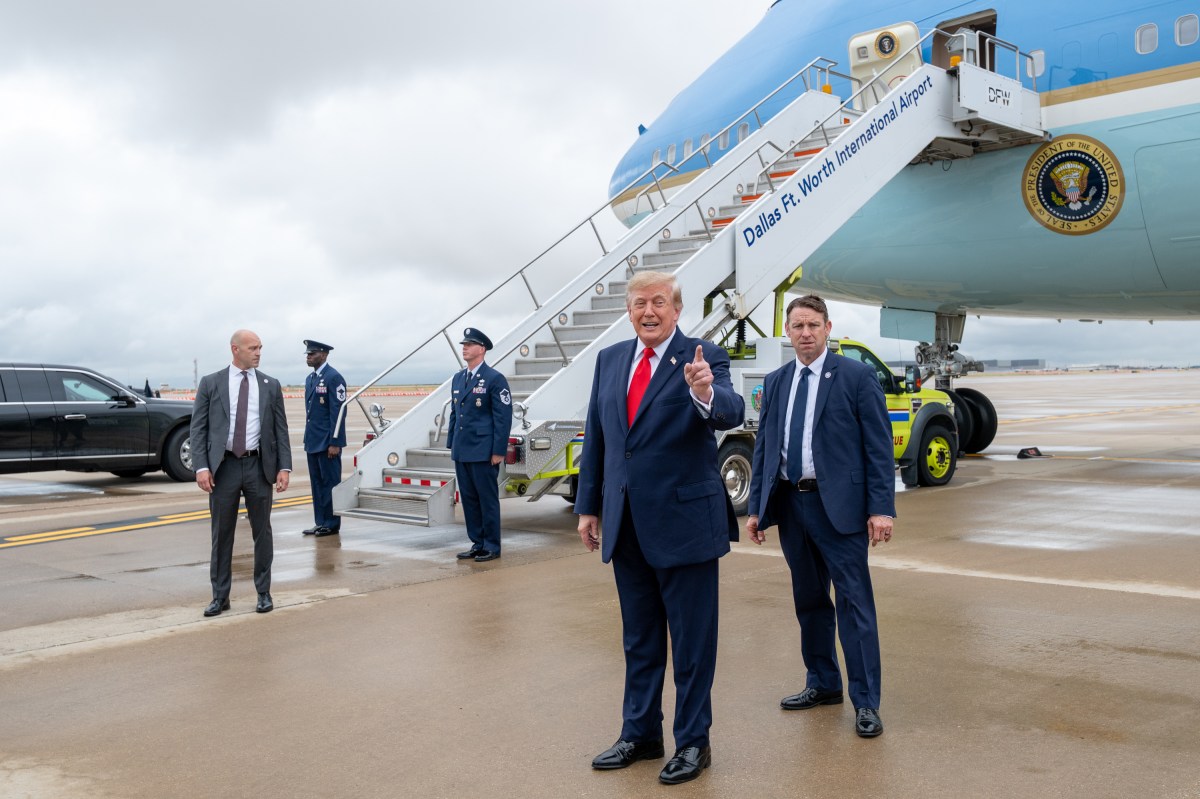 President Donald J. Trump disembarks Air Force One with members of Congress and speaks to the press, at Dallas Fort Worth International Airport, Texas on Thursday, October 1, 2026. (Official White House Photo by Molly Riley)