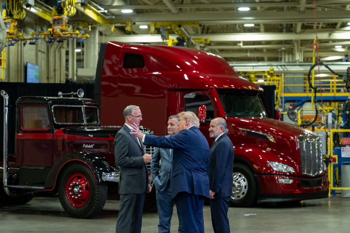 President Donald J. Trump tours the Peterbilt Motors manufacturing facility in Denton, Texas, Thursday, October 1, 2026.  (Official White House Photo by Molly Riley)
