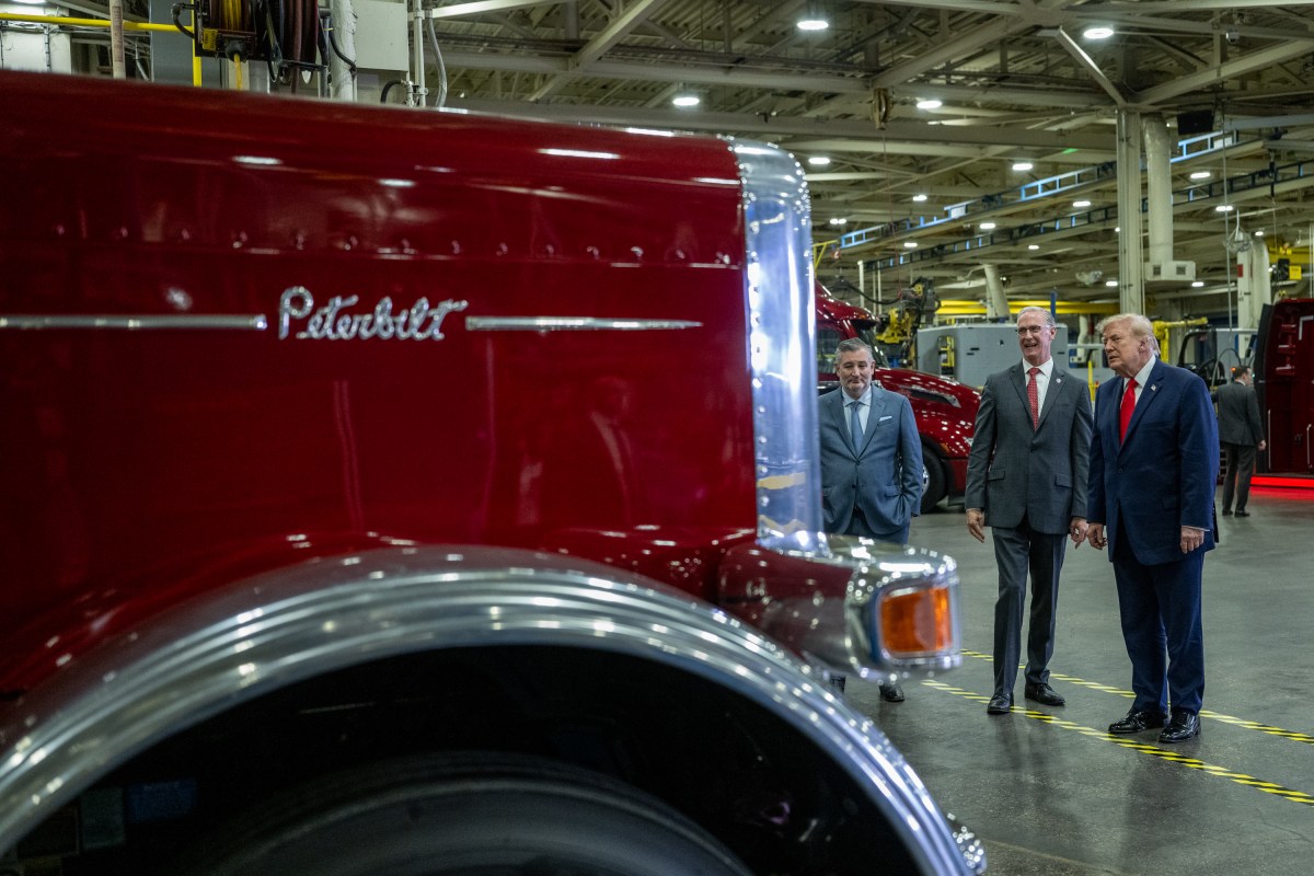 President Donald J. Trump tours the Peterbilt Motors manufacturing facility in Denton, Texas, Thursday, October 1, 2026.  (Official White House Photo by Molly Riley)