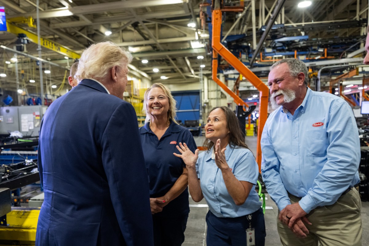 President Donald J. Trump tours the Peterbilt Motors manufacturing facility in Denton, Texas, Thursday, October 1, 2026.  (Official White House Photo by Molly Riley)