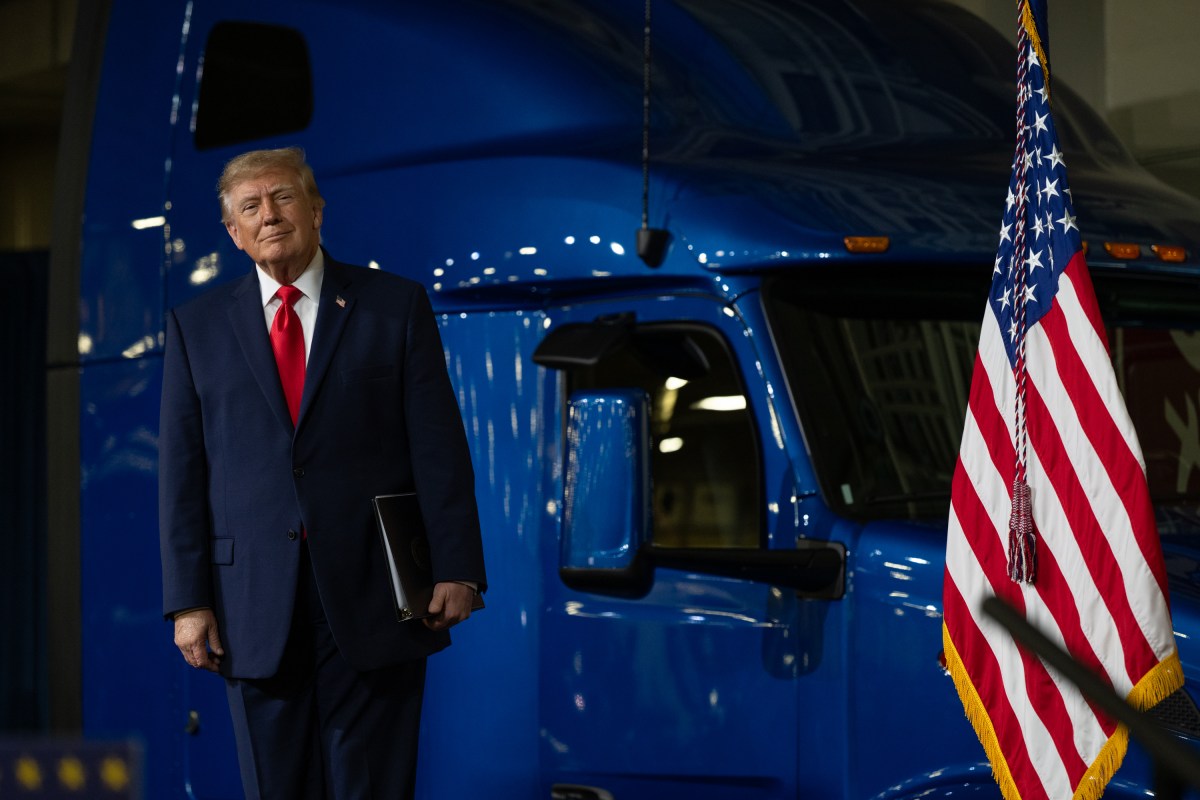 President Donald J. Trump delivers remarks at the Peterbilt Motors Company in Denton, Texas, Thursday, October 1, 2026.  (Official White House Photo by Molly Riley)