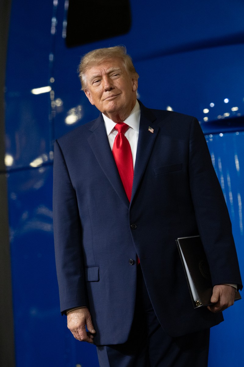 President Donald J. Trump delivers remarks at the Peterbilt Motors Company in Denton, Texas, Thursday, October 1, 2026.  (Official White House Photo by Molly Riley)