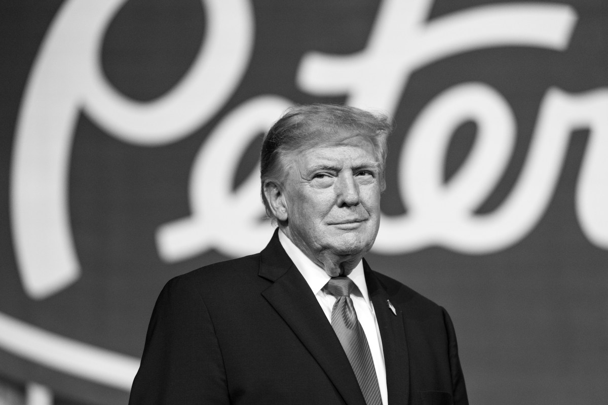 President Donald J. Trump delivers remarks at the Peterbilt Motors Company in Denton, Texas, Thursday, October 1, 2026.  (Official White House Photo by Molly Riley)
