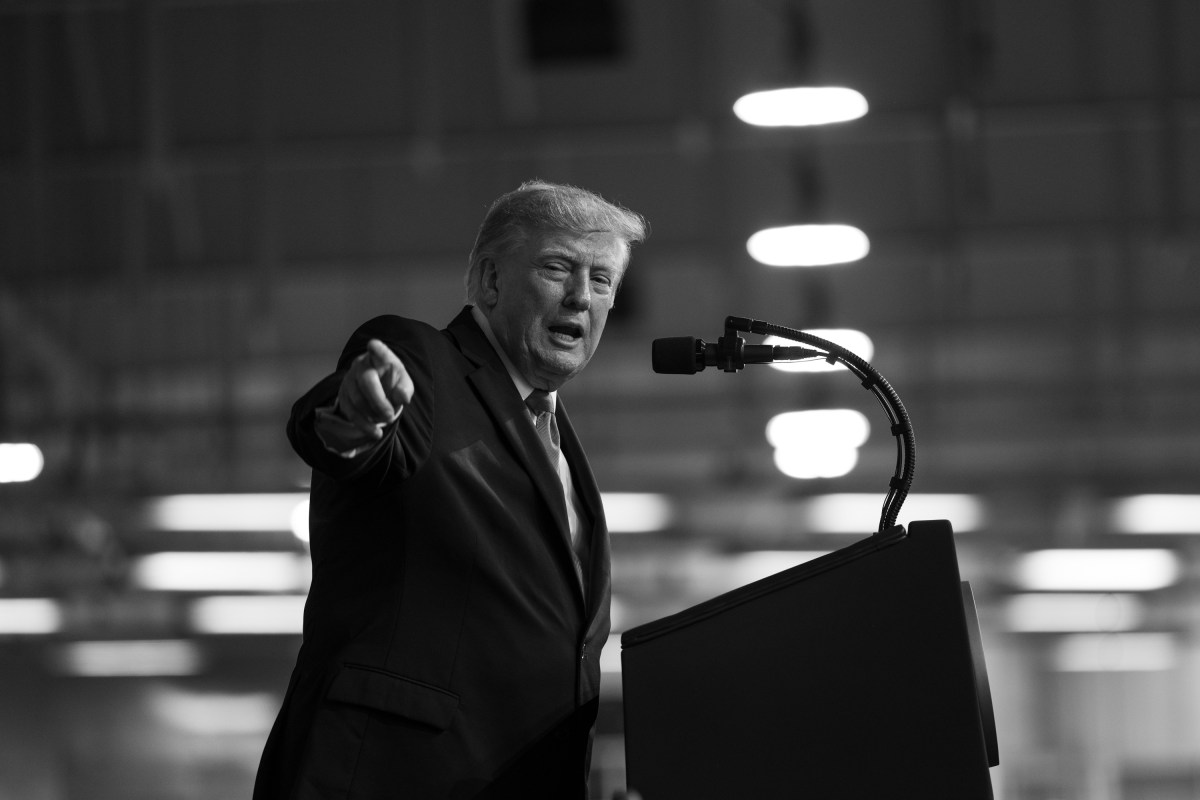 President Donald J. Trump delivers remarks at the Peterbilt Motors Company in Denton, Texas, Thursday, October 1, 2026.  (Official White House Photo by Molly Riley)