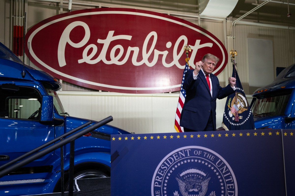 President Donald J. Trump delivers remarks at the Peterbilt Motors Company in Denton, Texas, Thursday, October 1, 2026.  (Official White House Photo by Molly Riley)