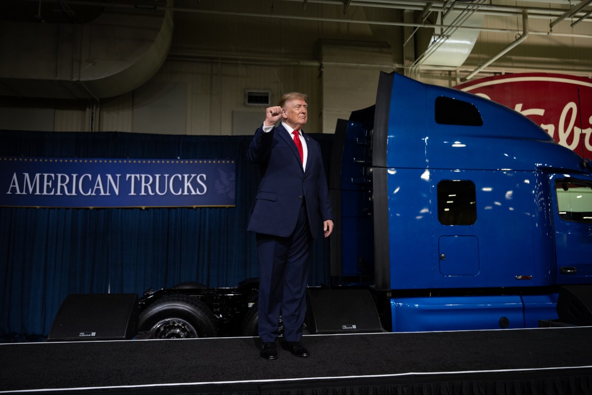 President Donald J. Trump delivers remarks at the Peterbilt Motors Company in Denton, Texas, Thursday, October 1, 2026.  (Official White House Photo by Molly Riley)