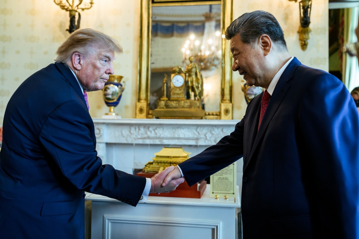 President Donald J. Trump, First Lady Melania Trump, President Xi Jinping of China and First Lady Peng Liyuan exchange gifts in the Blue Room of the White House after a State Arrival ceremony on the State Floor, Thursday, September 24, 2026. (Official White House Photo by Daniel Torok